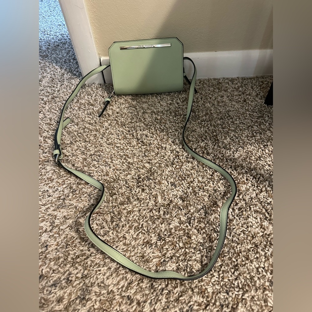 Steve Madden Green Crossbody Bag with Modern Design